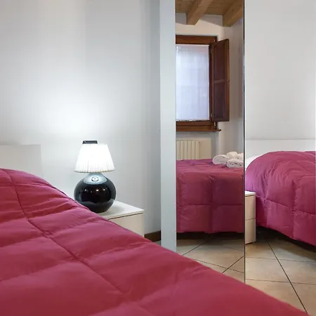 Dimora Carducci With 4 Sleeps Apartment *